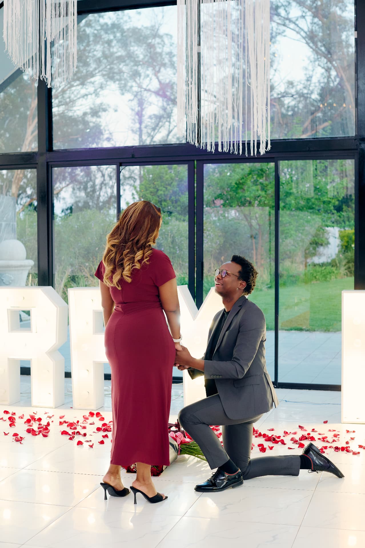 Sivuyile kneeling to propose to Neliswa